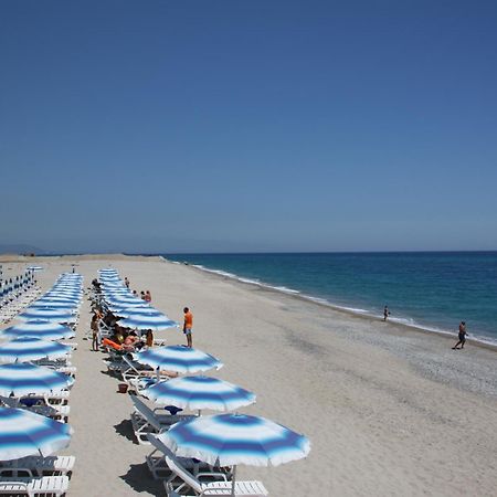 Club Esse Aquilia Beach Village Badolato Marina Exterior foto